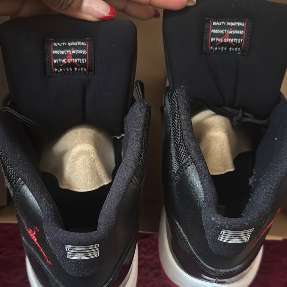 Jordan Black and Red Sneakers with Patent Leather and Air Cushioning - Picture 4 of 8